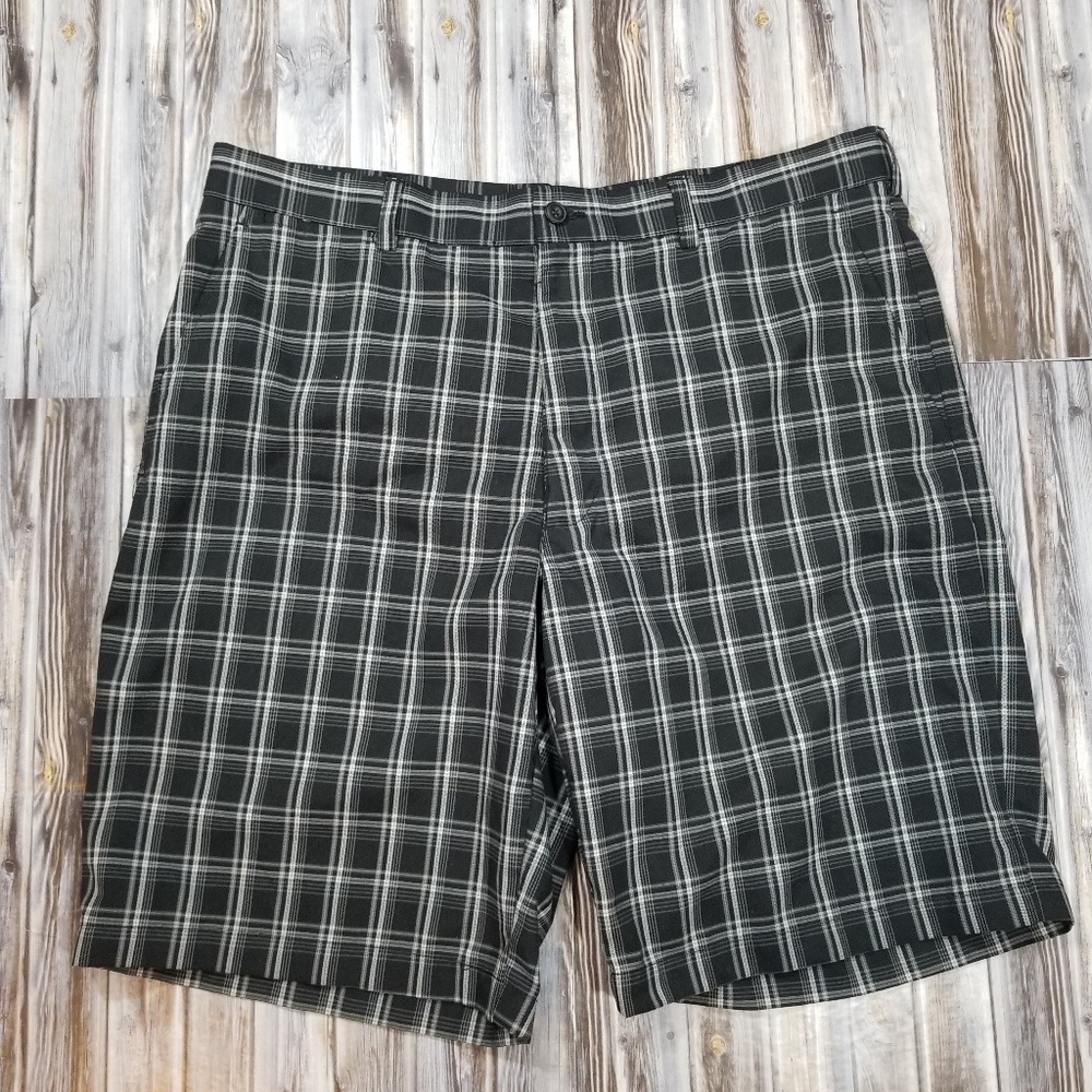 ●PGA Tour Mens Golf Shorts size 36 G36